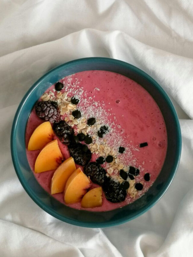 6 Warm Breakfast Smoothies To Power Your Winter Mornings